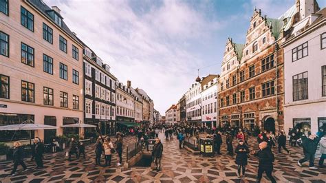 Strøget: the main shopping street .